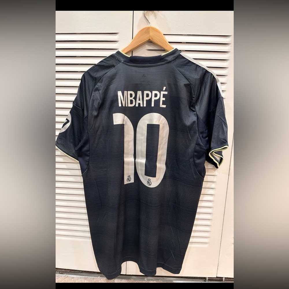 Real Madrid Emirates Fly Better MBappé Jersey Size XL Brand New - Picture 4 of 5